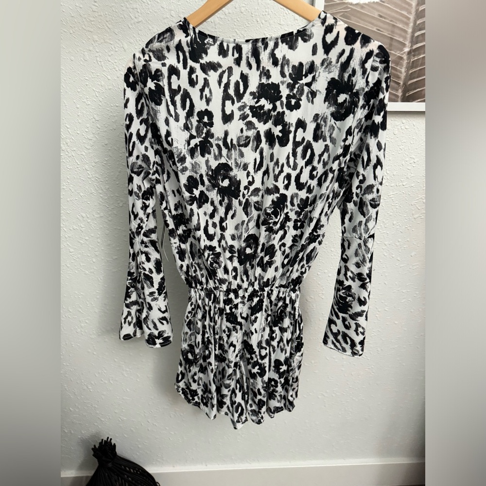 Women's Spot Garden Knot-Front Long-Sleeve Romper NWT - Picture 6 of 10